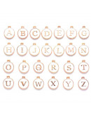 Set abecedario. Aleación de cobre y esmalte. Color Blanco. 14x12x2 mm. 1.5 mm perforación Set abecedario. Aleación de cobre y esmalte. Color Blanco. 14x12x2 mm. 1.5 mm perforación