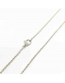 Acero inoxidable. Color plateado. Con cierre. 50 centímetros largo. 1 milímetros grosor. 1 unidad.