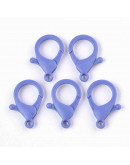 Cierre lobster. Acrílico. Color azul suave. 35x24,5x6 mm. 3 mm agujero. 10 unidades