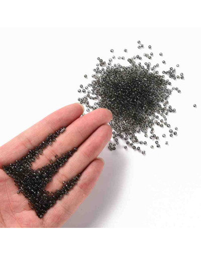 Chaquira. Cristal brillante. GRAY. 2 mm. 1 mm perforación. 40 gramos (2600 uds aprox)