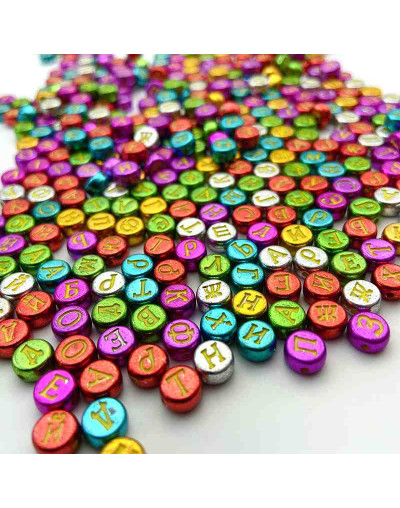 Letra amarilla. Moneda varios colores eléctricos. 7 mm diámetro. 1,5 mm perforación. 100 uds aprox.