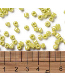 Color Sólido Lustrado. YELLOW. 4 milímetros.1,50 mm perforación. 40 gramos. 390 uds. aprox.