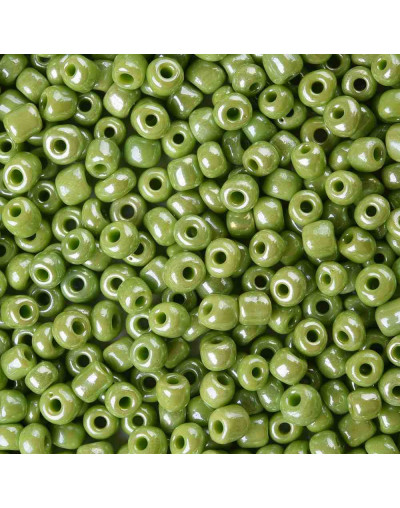 Color Sólido Lustrado. GREEN YELLOW. 4 milímetros.1,50 mm perforación. 40 gramos. 390 uds. aprox.