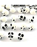 Calavera. Color blanco. 10x8x9 milímetros.  2 mm perforación. 50 unidades aproximado.