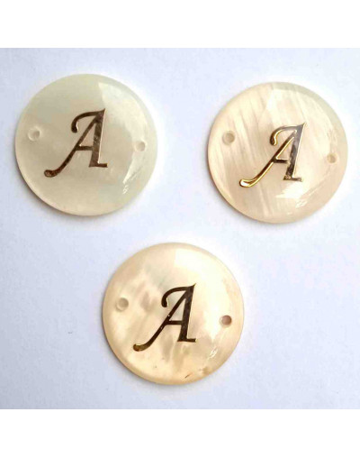 Letra "A". Concha nacar. 20x3 milímetros. 1.20 mm peforación. 1 unidad