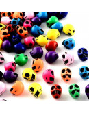 Calavera. Varios colores. 10x8x9 milímetros. 2 mm perforación. 50 unidades aproximado.