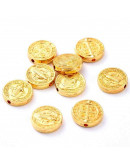 San Benito. Aleación de cobre. Color oro antiguo. 10x10x2,4 mm. 1,2 mm perforación. 2 unidades