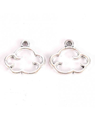 Nube. Aleación de cobre. Color plateado. 12,5x14x1 milímetros. 1,5 mm perforación. 10 unidades.