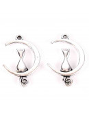 Luna+Gato. Aleación de cobre. Color plata antigua. 20,5x13x2 milímetros. 1,2 mm perforación. 10 uds.