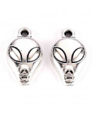 Extraterrestre. Alaeación de cobre. Color plata antigua. 19x11x3,5 mm. 1,6 mm perforación. 5 uds. Extraterrestre. Alaeación de cobre. Color plata antigua. 19x11x3,5 mm. 1,6 mm perforación. 5 uds.