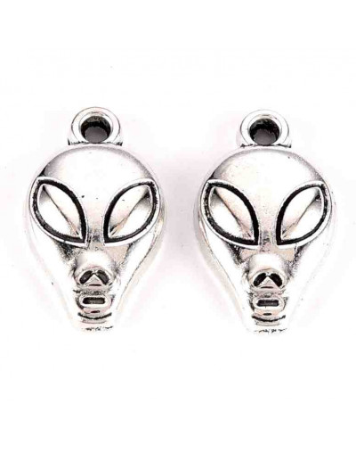 Extraterrestre. Alaeación de cobre. Color plata antigua. 19x11x3,5 mm. 1,6 mm perforación. 5 uds.