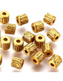 Tubo (2). Aleación de cobre. Color oro antiguo. 4,5x4,5 milímetros. 1,5 mm perforación. 20 unidades.