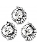 Luna+Sol. Aleación de cobre. Color plata antigua. 20x16x3,5 milímetros. 1 mm perforación. 5 uds.