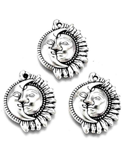Luna+Sol. Aleación de cobre. Color plata antigua. 20x16x3,5 milímetros. 1 mm perforación. 5 uds.