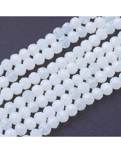 Opalina. Faceteada. 04 mm diámetro. 1 mm perforación. 98 unidades hilo (aproximado)