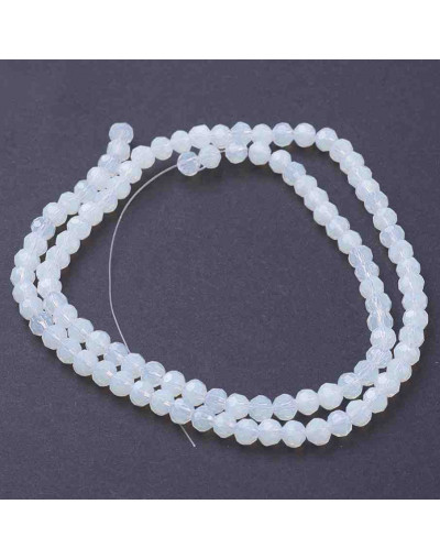 Opalina. Faceteada. 04 mm diámetro. 1 mm perforación. 98 unidades hilo (aproximado)