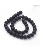 Piedra sintética. Negro mate. 04 mm diámetro. 0,8 mm perforación. 90 unidades hilo (aproximado)