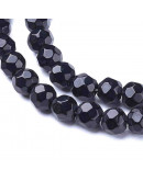 Esfera faceteada. 06 milímetros diámetro. Negro. 1 mm perforación. 50 unidades hilo (aproximado).