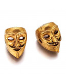 Máscaras. Aleación de cobre. Color oro antiguo. 14,5x10x9,5 milímetros 1,5 mm perforación. 2 uds Máscaras. Aleación de cobre. Color oro antiguo. 14,5x10x9,5 milímetros 1,5 mm perforación. 2 uds