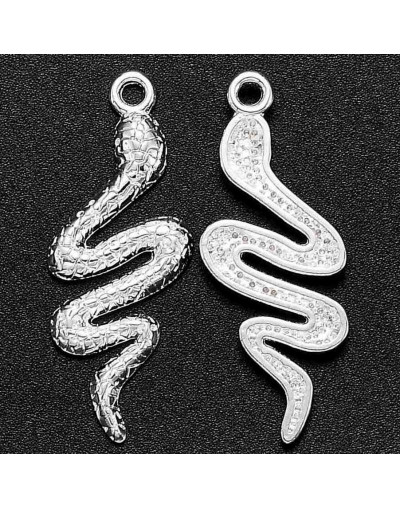 Serpiente (1). Aleación de cobre. Color plata antigua. 39x15x2,5 mm. 2 mm perforación. 5 unidades.