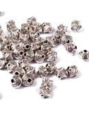 Buddha. Aleación de cobre. Color oro antiguo. 11x9x8 milímetros. 1,5 mm de perforación. 4 unidades