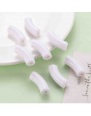 Tubo curvo. Color CREAMY WHITE. 36x13,5x11,5 milímetros. 4 mm diámetro. 4 unidades.