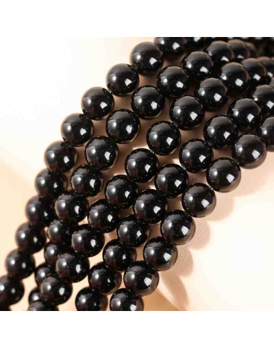 Obsidiana negra. 04 milímetros diámetro. 1 mm perforación. 90 unidades hilo (aproximado).