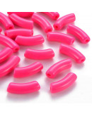 Tubo curvo. Color HOT PINK. 36x13,5x11,5 milímetros. 4 mm diámetro. 4 unidades.
