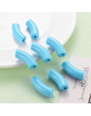 Tubo curvo. Color SKY BLUE. 36x13,5x11,5 milímetros. 4 mm diámetro. 4 unidades.