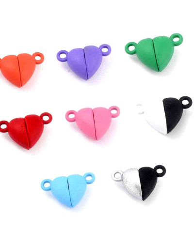 Cierre magnético. Corazón. Aleación de cobre. Varios colores. 10x9,5x6 mm. 1,5 mm perforación. 2 set