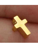 Cruz. Acero inoxidable.Color dorado. 8 milímetros. 2 mm perforación