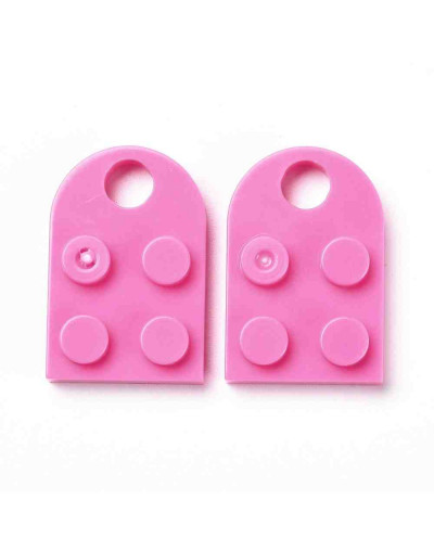 Corazón-Lego. Acrílico. Color HOT PINK. 23,5x15,5x5 mm. 5 mm perforación. 2 set.