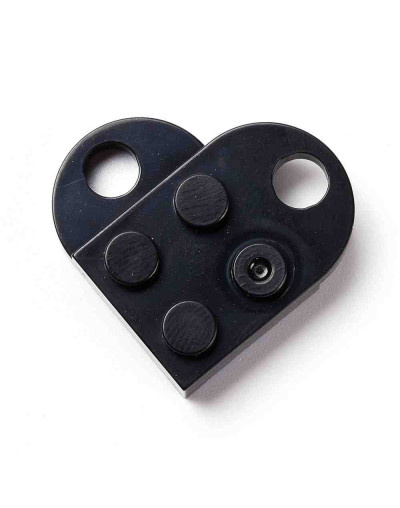 Corazón-Lego. Acrílico. Color BLACK. 23,5x15,5x5 mm. 5 mm perforación. 2 set.