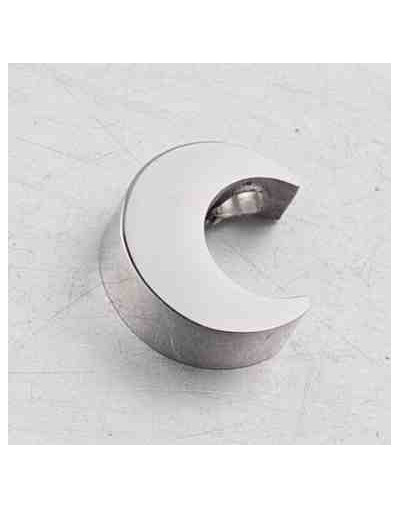 Luna. Acero inoxidable.Color plateada.8 milímetros 2 mm perforación.1 unidad