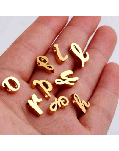 Letra "b" minúscula Acero inoxidable. Color dorado. 10x3 milímetros 2 mm perforación. 1 unidad