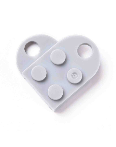 Corazón-Lego. Acrílico. Color GREY. 23,5x15,5x5 mm. 5 mm perforación. 2 set.