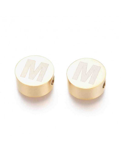 Moneda con letra M. Acero inoxidable. Color dorado. 10 mm diámetro. 4,5 mm grosor. 2 mm perforación.