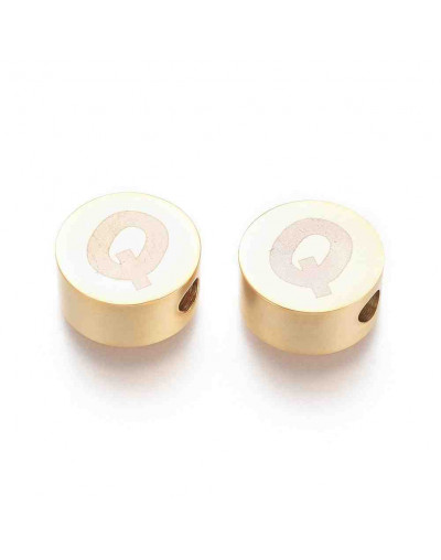 Moneda con letra Q. Acero inoxidable. Color dorado. 10 mm diámetro. 4,5 mm grosor. 2 mm perforación.