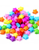 Estrella. Varios colores. Color sólido. 12x12x6 milímetros. 2 mm perforación. 50 unidades.