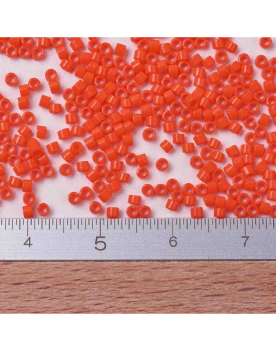 MIYUKI Delica. Color: ORANGE. 1,3x1,6 mm (11/0). 0,8 mm perforación. 10 gramos (2000 uds aprox).