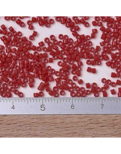 MIYUKI Delica. Color: RED. 1,3x1,6 mm (11/0). 0,8 mm perforación. 10 gramos (2000 uds aprox).