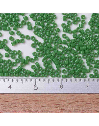 MIYUKI Delica. Color: GREEN. 1,3x1,6 mm (11/0). 0,8 mm perforación. 10 gramos (2000 uds aprox).