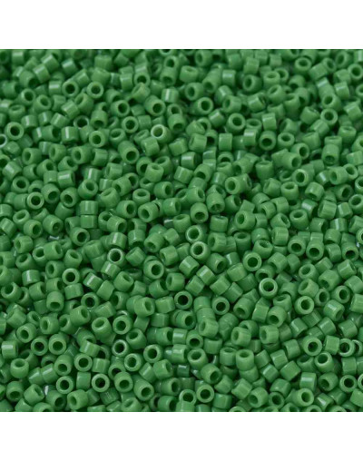 MIYUKI Delica. Color: GREEN. 1,3x1,6 mm (11/0). 0,8 mm perforación. 10 gramos (2000 uds aprox).