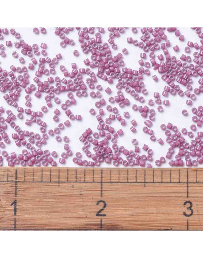 MIYUKI Delica. Color: ANTIQUE ROSE. 1,3x1,6 mm (11/0). 0,8 mm perforación. 10 gr (2000 uds aprox).
