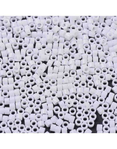 MIYUKI Delica. Color: WHITE. 1,3x1,6 mm (11/0). 0,8 mm perforación. 10 gramos (2000 uds aprox).