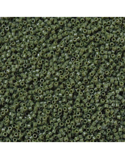 MIYUKI Delica. Color: AVOCATO. 1,3x1,6 mm (11/0). 0,8 mm perforación. 10 gramos (2000 uds aprox).