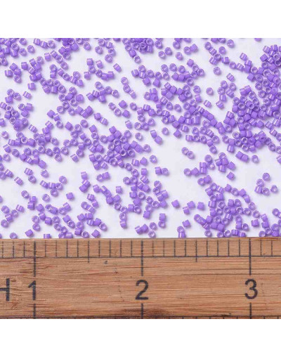 MIYUKI Delica. Color: RED VIOLET. 1,3x1,6 mm (11/0). 0,8 mm perforación. 10 gramos (2000 uds aprox).