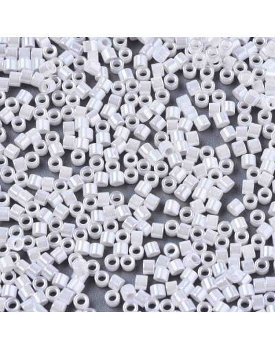 FGB Delica. Color: LUSTER WHITE. 1,5x1 mm. 0,8 mm perforación. 10 gr (2000 uds aprox).