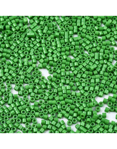FGB Delica. Color: GREEN. 1,5x1 mm. 0,8 mm perforación. 10 gr (2000 uds aprox).
