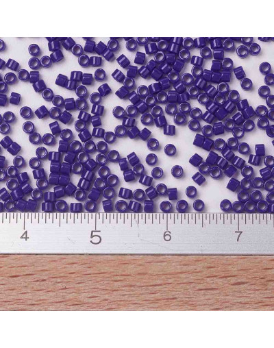 MIYUKI Delica. Color: COBALT. 1,3x1,6 mm (11/0). 0,8 mm perforación. 10 gramos (2000 uds aprox).